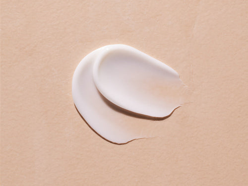 Textura ligera y fácil de aplicar de la crema facial bebé Mustela sin perfume. slider - Mustela España - 4
