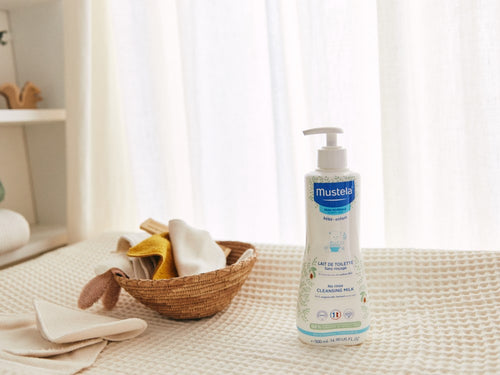 Bote de leche limpiadora de Mustela de 500ml en el baño familiar - Mustela España - 5