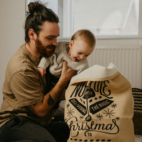 Año Nuevo con bebé: 5 claves para celebrar sin carga mental - Mustela España - 1