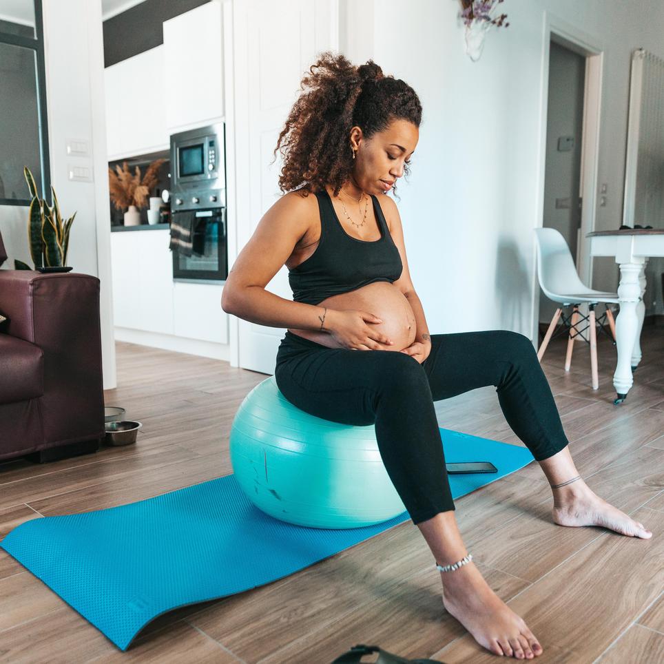 Intercambiar Prestigio músculo Beneficios y utilización de la pelota suiza en el embarazo | Mustela