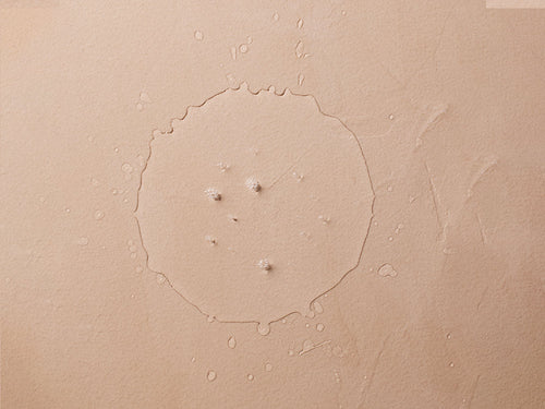 El agua micelar limpia la cara, el cuerpo y incluso la zona del pañal del bebé. No se necesita aclarar y no se queda pegajosa. slider - Mustela España - 4