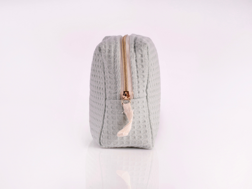 detalle de la cremallera del neceser menta de Mustela - Mustela España - 2