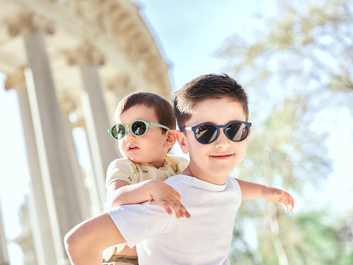 Gafas de sol Mustela para niños de 6 a 10 años de color azul de categoría 3 - Mustela España - 11