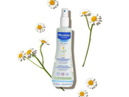 Bote de 200ml de agua para peinar refrescante con camomila bio de Mustela, ideal para cabello infantil - Mustela España - 3