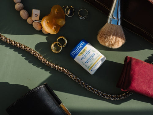 El bálsamo en barra hidratante tiene el formato ideal para llevar en el bolso sin ocupar espacio - Mustela España - 4