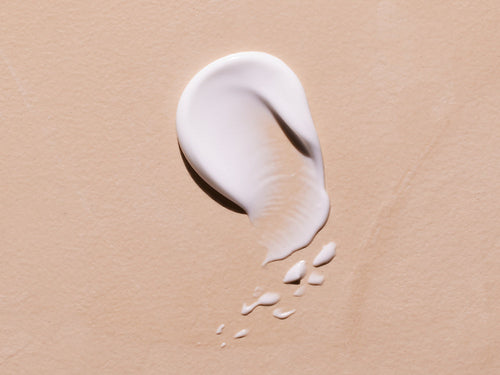 La textura fundente de la crema hidratante Mustela Bio se absorbe rápidamente y no deja sensación pegajosa. slider - Mustela España - 4