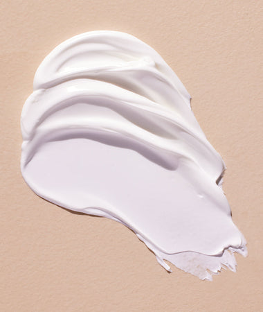 La textura de la crema pañal certificada Bio deja una capa protectora en la zona del pañal. 