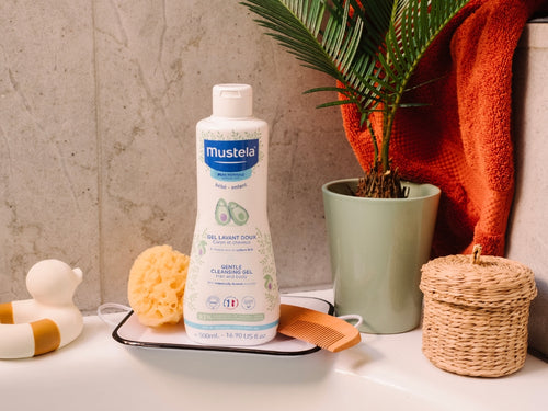 El gel de ducha suave de Mustela en tu baño listo para ser usado por toda la familia, gracias a su fórmula con aguacate bio - Mustela España - 8