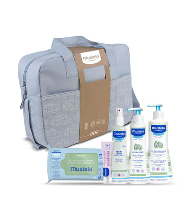 La bolsa de paseo de Mustela es ideal para regalar como cesta de bebé porque incluye varios productos de higiene y cuidado del recién nacido. 
