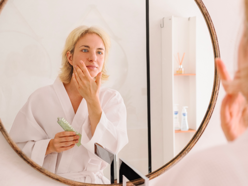 El bálsamo universal certificado BIO se puede usar para los adultos. Repara, nutre y protege las zonas secas.  - Mustela España - 6