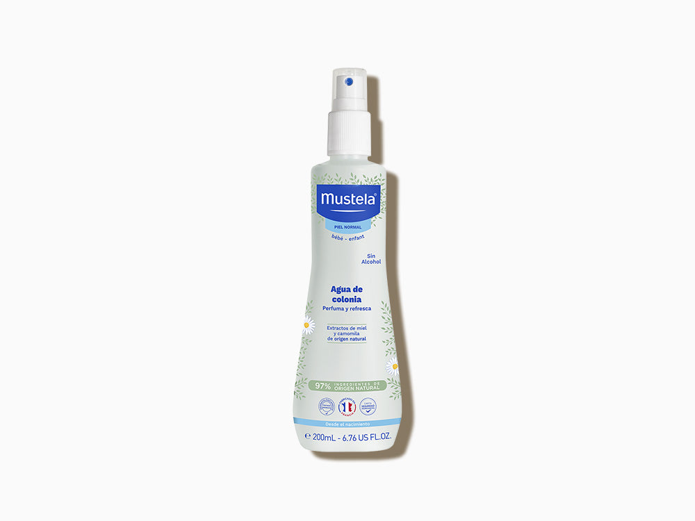 Bote de 200ml del agua de colonia de bebé de Mustela, sin alcohol y con extracto de origen natural de camomila y miel.