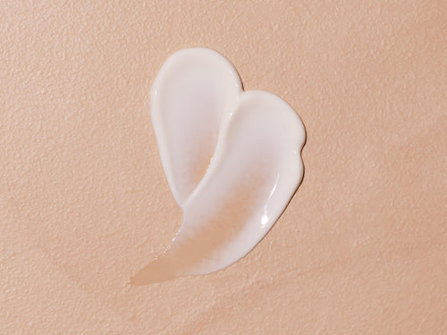 Textura untuosa de la crema antiestrías Mustela. slider - Mustela España - 4