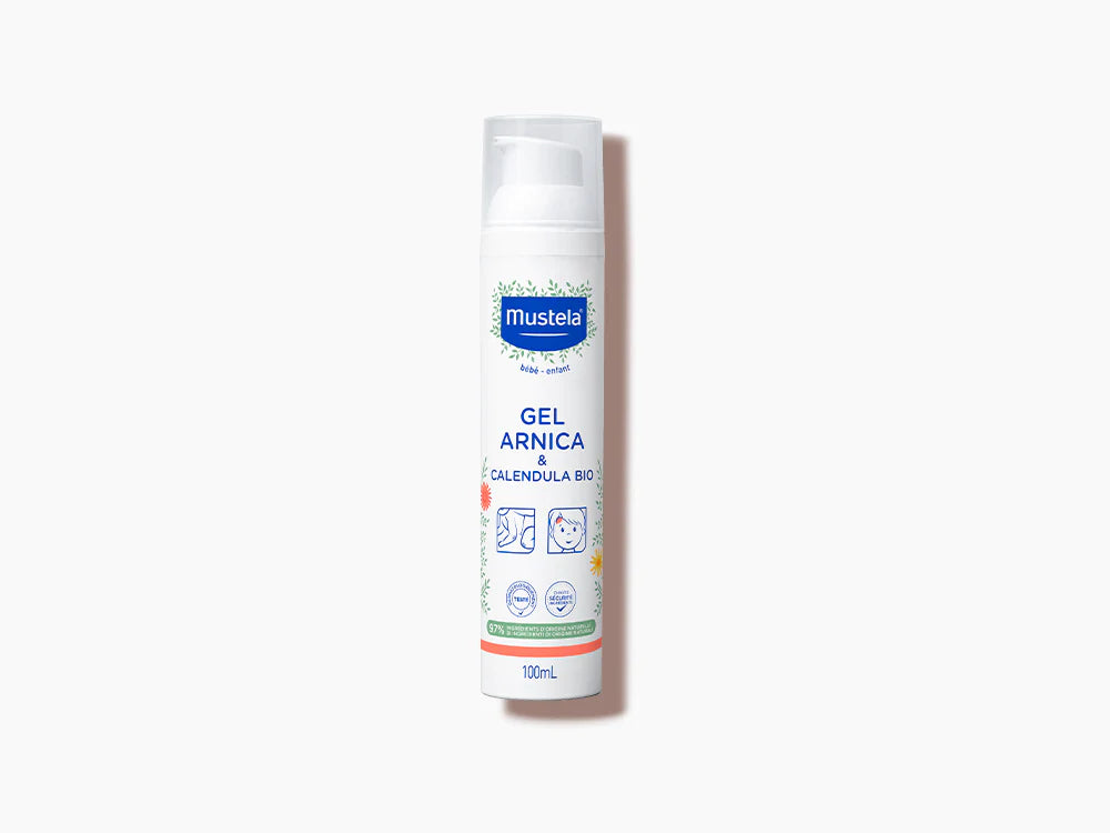 Bote de 100ml de crema de árnica tipo gel de Mustela, apta para los golpes y moratones del bebé