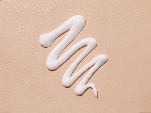 La textura ligera de la crema reparadora para pieles irritadas de Mustela deja un film protector en la piel. slider - Mustela España - 3