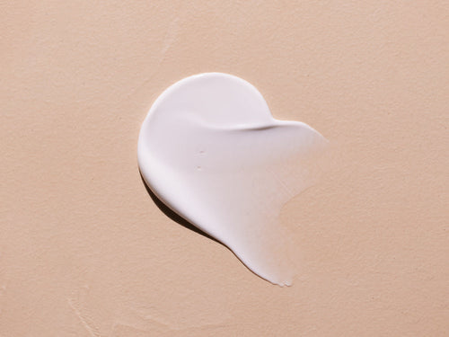 Textura rica y untosa de la crema corporal hidratante Hydra Bebe. slider - Mustela España - 6