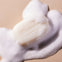 La pastilla de jabón al cold cream Mustela produce una espuma generosa, ideal para limpiar la cara y el cuerpo del bebé. slider