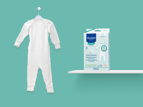 El pijama para piel atópica de Mustela tiene las costuras exteriores para evitar el roce y es 100% algodón - Mustela España - 2