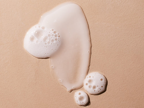 Gel de baño de ducha Stelatopia para la piel atópica hace una espuma ligera y agradable slider - Mustela España - 3